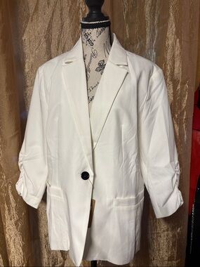 Crisp White Single-Button Blazer with Ruched Sleeves